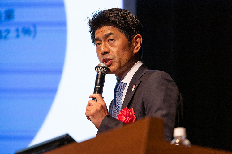 中小企業庁経営支援部長の山崎琢矢氏のプレゼンテーション①